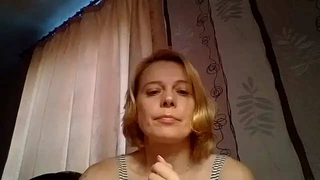 Snapshot of LiluXRose chatting on 09-29-25, 10:53 LiluXRose online show from 09-29-25, 10:53