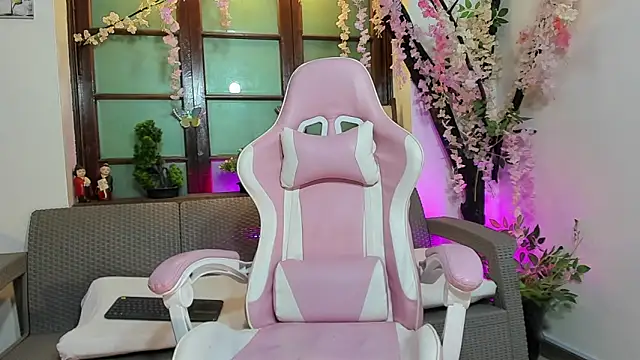 Snapshot of emma_ayala chatting on 12-02-25, 07:20 emma ayala online show from 12-02-25, 07:20