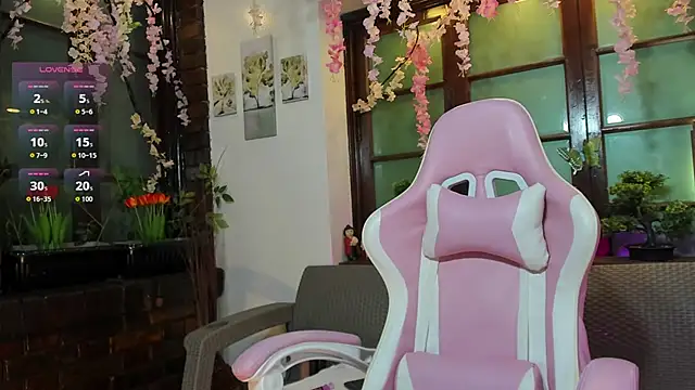 Snapshot of emma_ayala chatting on 02-15-26, 07:10 emma ayala online show from 02-15-26, 07:10