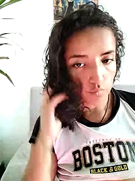 Snapshot of luna_love_xoxo chatting on 10-02-25, 10:28 luna love xoxo online show from 10-02-25, 10:28