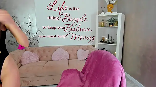 ReynaTheVixen online show from 10-30-25, 05:46