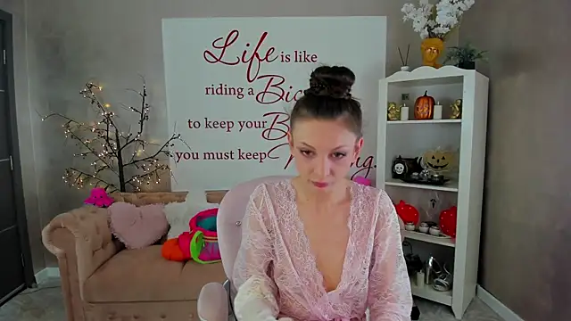 ReynaTheVixen online show from 11-23-25, 04:51