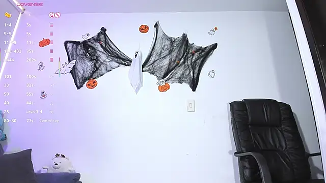 Snapshot of ValerieInk chatting on 10-31-25, 01:01 ValerieInk online show from 10-31-25, 01:01