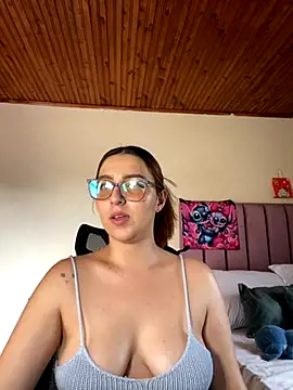 CoraVibes online show from 09-12-25, 07:36