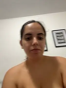 Snapshot of baddiexoxoxo23 chatting on 09-22-25, 04:09 baddiexoxoxo23 online show from 09-22-25, 04:09