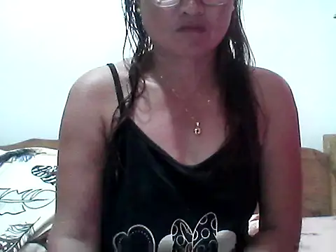 nathalie0045 online show from 10-03-25, 09:17