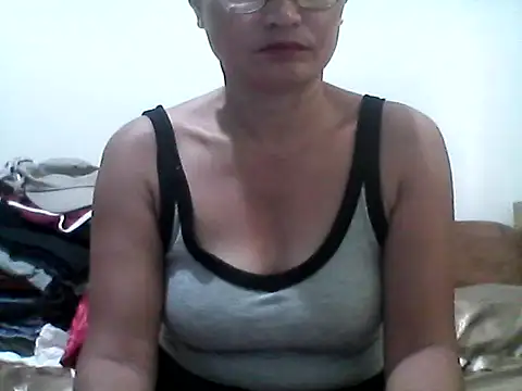 nathalie0045 online show from 06-12-26, 10:30