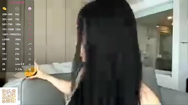 LezlieGreet online show from 10-22-25, 03:40