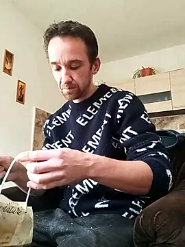 Snapshot of xxxxxcgbn chatting on 10-19-25, 11:33 xxxxxcgbn online show from 10-19-25, 11:33