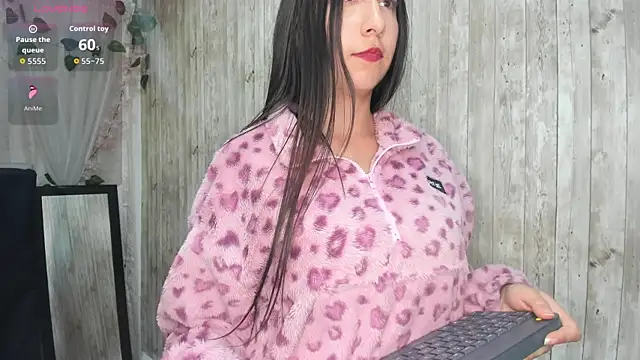 Snapshot of Sophi_Thaylorr chatting on 09-11-25, 12:49 Sophi Thaylorr online show from 09-11-25, 12:49