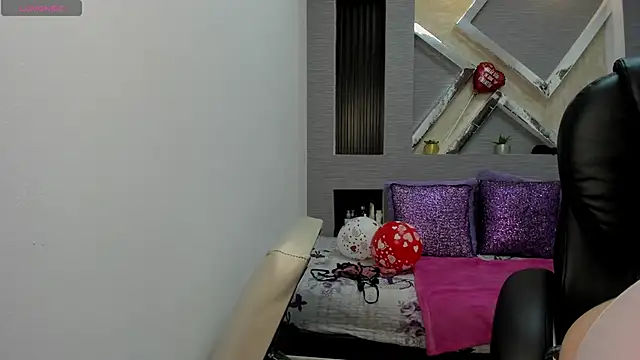 Snapshot of roxana_santini chatting on 10-09-25, 02:48 roxana santini online show from 10-09-25, 02:48