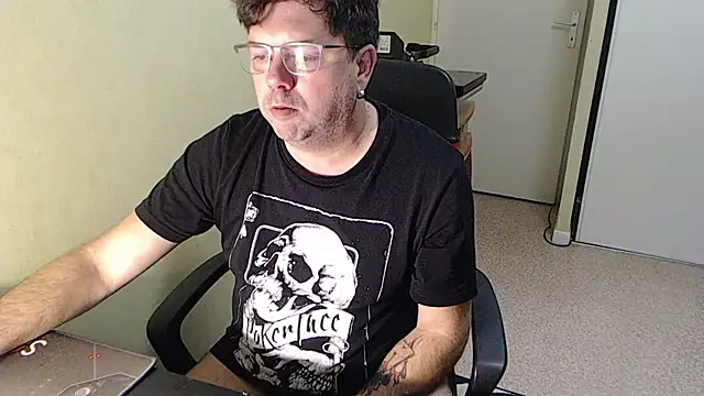 blueandwhite1 online show from 11-24-25, 04:51