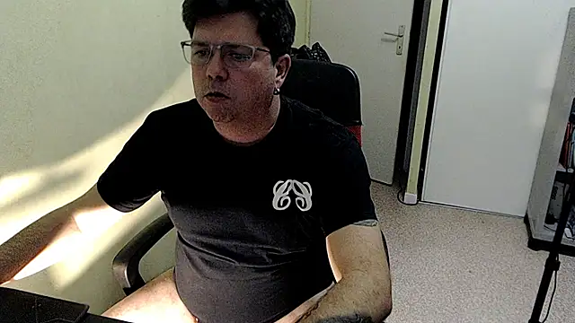 blueandwhite1 online show from 12-02-25, 03:51