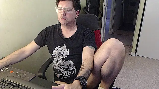 blueandwhite1 online show from 02-13-26, 03:41