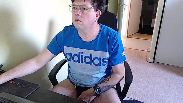 blueandwhite1 online show from 02-24-26, 03:32