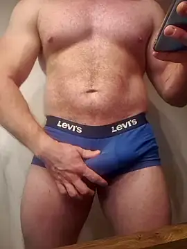 Snapshot of AlphaGymMale chatting on 11-16-25, 01:11 AlphaGymMale online show from 11-16-25, 01:11