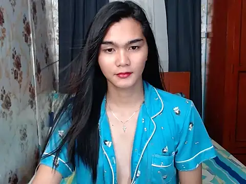 Snapshot of lady_in_moon chatting on 10-17-25, 05:43 lady in moon online show from 10-17-25, 05:43