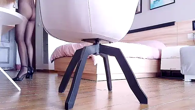 Snapshot of Tianxin6 chatting on 09-15-25, 12:10 Tianxin6 online show from 09-15-25, 12:10