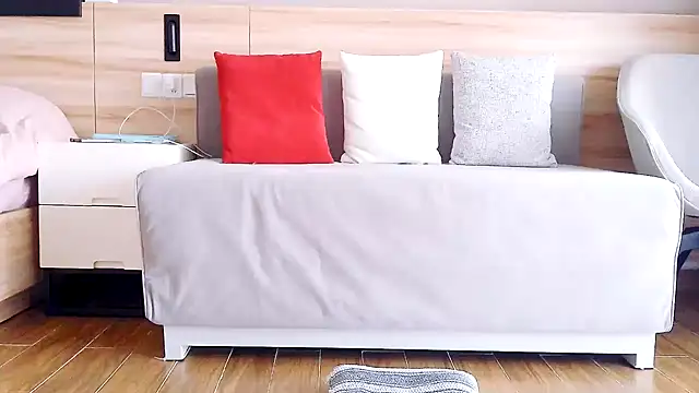 Snapshot of Tianxin6 chatting on 09-30-25, 12:15 Tianxin6 online show from 09-30-25, 12:15