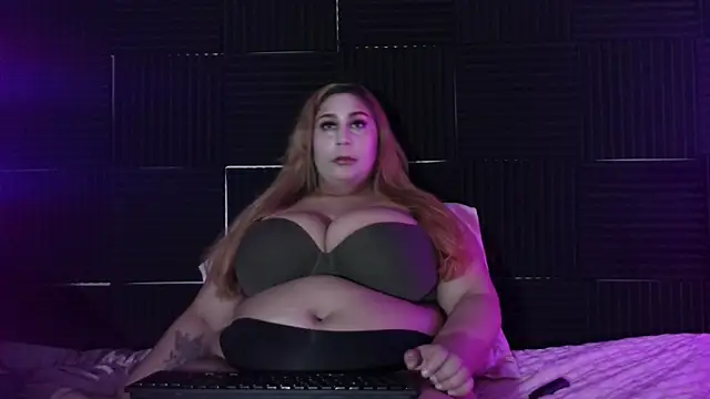 Snapshot of SpicyThic chatting on 03-11-26, 04:24 SpicyThic online show from 03-11-26, 04:24