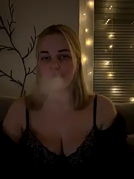 Snapshot of ItsLxsa chatting on 11-29-25, 11:30 ItsLxsa online show from 11-29-25, 11:30