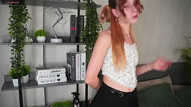 CameliaGlaue online show from 09-18-25, 11:12