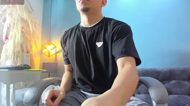 Eross Santy online show from 10-28-25, 03:36