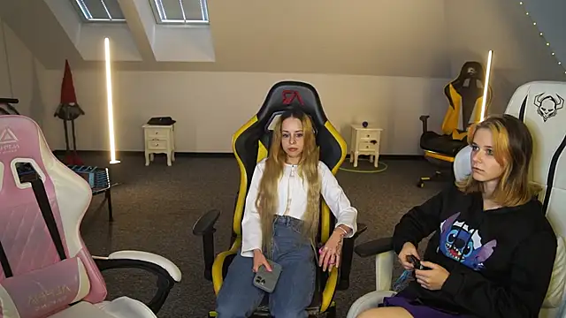 Snapshot of _Lili_054 chatting on 09-30-25, 10:42  Lili 054 online show from 09-30-25, 10:42