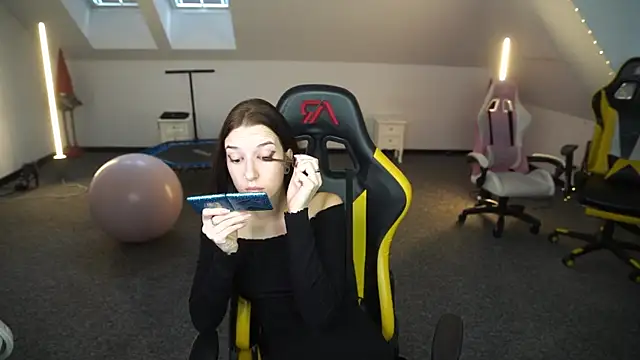 Snapshot of _Lili_054 chatting on 10-10-25, 10:25  Lili 054 online show from 10-10-25, 10:25