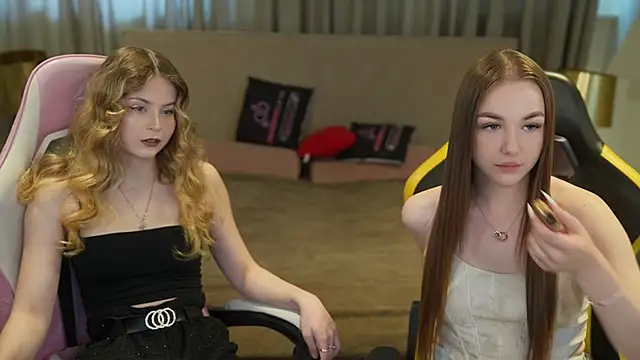 Ella 054 online show from 05-25-26, 10:32