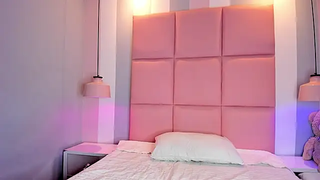 Snapshot of CarolinaFerrer chatting on 10-13-25, 02:50 CarolinaFerrer online show from 10-13-25, 02:50