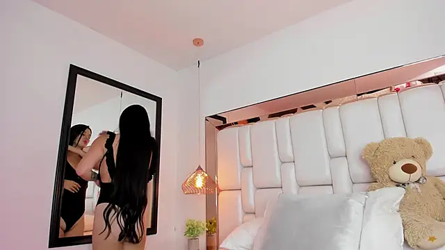 Snapshot of CarolinaFerrer chatting on 11-13-25, 04:17 CarolinaFerrer online show from 11-13-25, 04:17