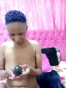 SexyBootie online show from 12-18-25, 09:32