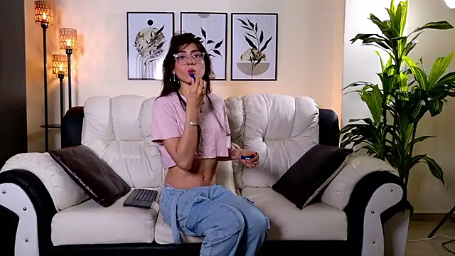 Violeta Foxz online show from 06-19-26, 07:39