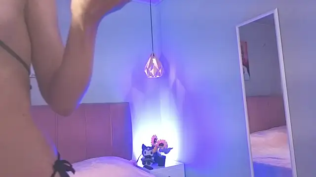 Snapshot of ela_petit chatting on 11-21-25, 08:51 ela petit online show from 11-21-25, 08:51