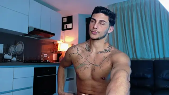 Snapshot of LeoCavalli_ chatting on 10-09-25, 04:38 LeoCavalli  online show from 10-09-25, 04:38