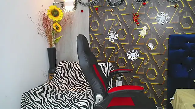 Snapshot of miss_leidy_ chatting on 11-27-25, 03:30 miss leidy online show from 11-27-25, 03:30