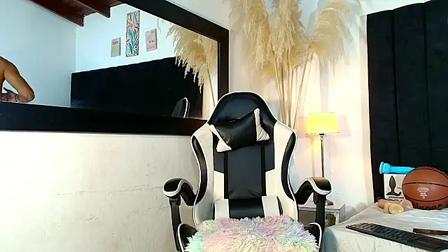 MaicolParker  online show from 06-20-26, 12:30