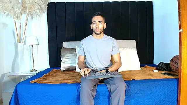 MaicolParker  online show from 07-25-26, 12:14