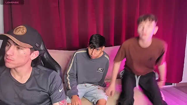 Snapshot of Handsomeboyss19 chatting on 10-03-25, 01:24 Handsomeboyss19 online show from 10-03-25, 01:24