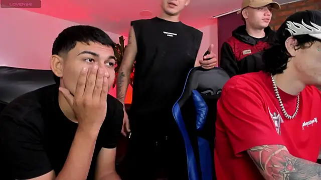 Snapshot of Handsomeboyss19 chatting on 12-03-25, 01:35 Handsomeboyss19 online show from 12-03-25, 01:35