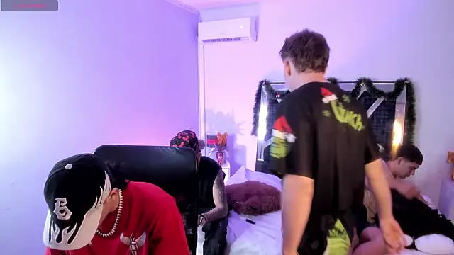 Snapshot of Handsomeboyss19 chatting on 12-16-25, 02:27 Handsomeboyss19 online show from 12-16-25, 02:27