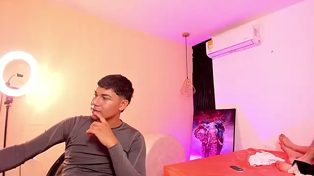 Snapshot of Handsomeboyss19 chatting on 02-03-26, 06:40 Handsomeboyss19 online show from 02-03-26, 06:40