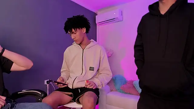 Handsomeboyss19 online show from 07-10-26, 01:21