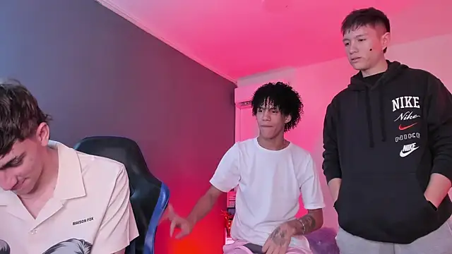 Handsomeboyss19 online show from 07-20-26, 08:44