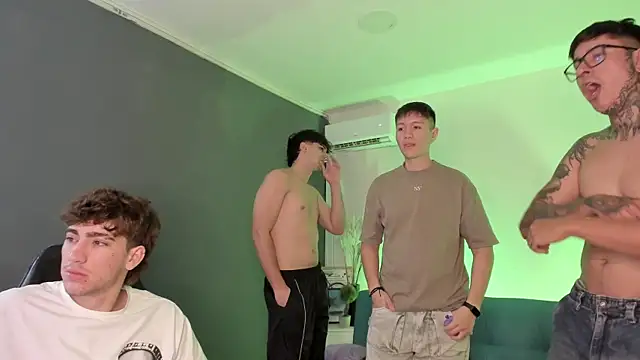 Handsomeboyss19 online show from 07-31-26, 07:24