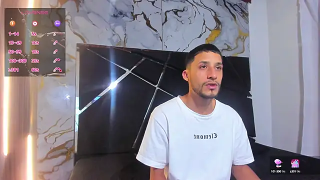 Snapshot of Akame_Draco chatting on 10-15-25, 03:39 Akame Draco online show from 10-15-25, 03:39