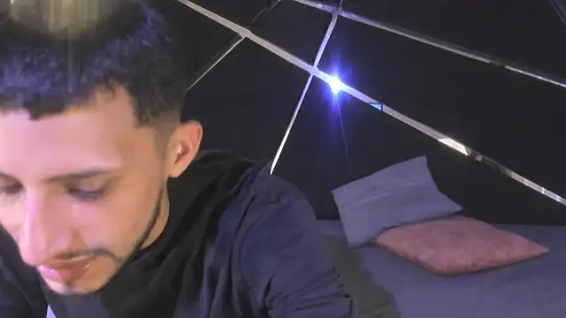 Snapshot of Akame_Draco chatting on 10-29-25, 03:42 Akame Draco online show from 10-29-25, 03:42