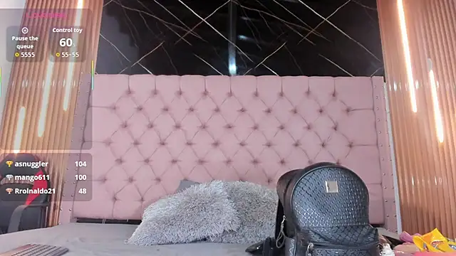 Emily Brown18 online show from 10-23-25, 04:12