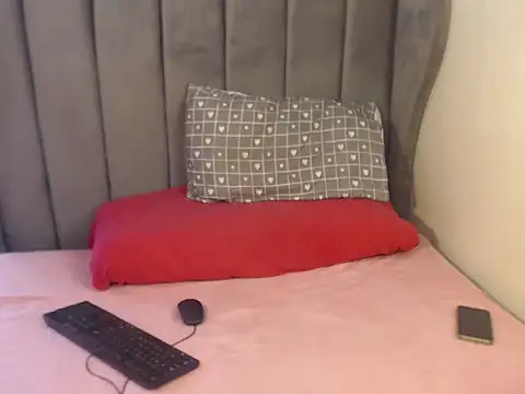 Snapshot of Hotgirl87 chatting on 10-14-25, 08:26 Hotgirl87 online show from 10-14-25, 08:26